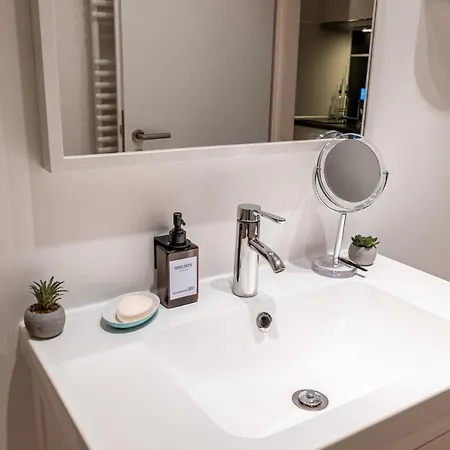 Business & Auszeit Bei Duesseldorf L Pool L Sauna Apartment *